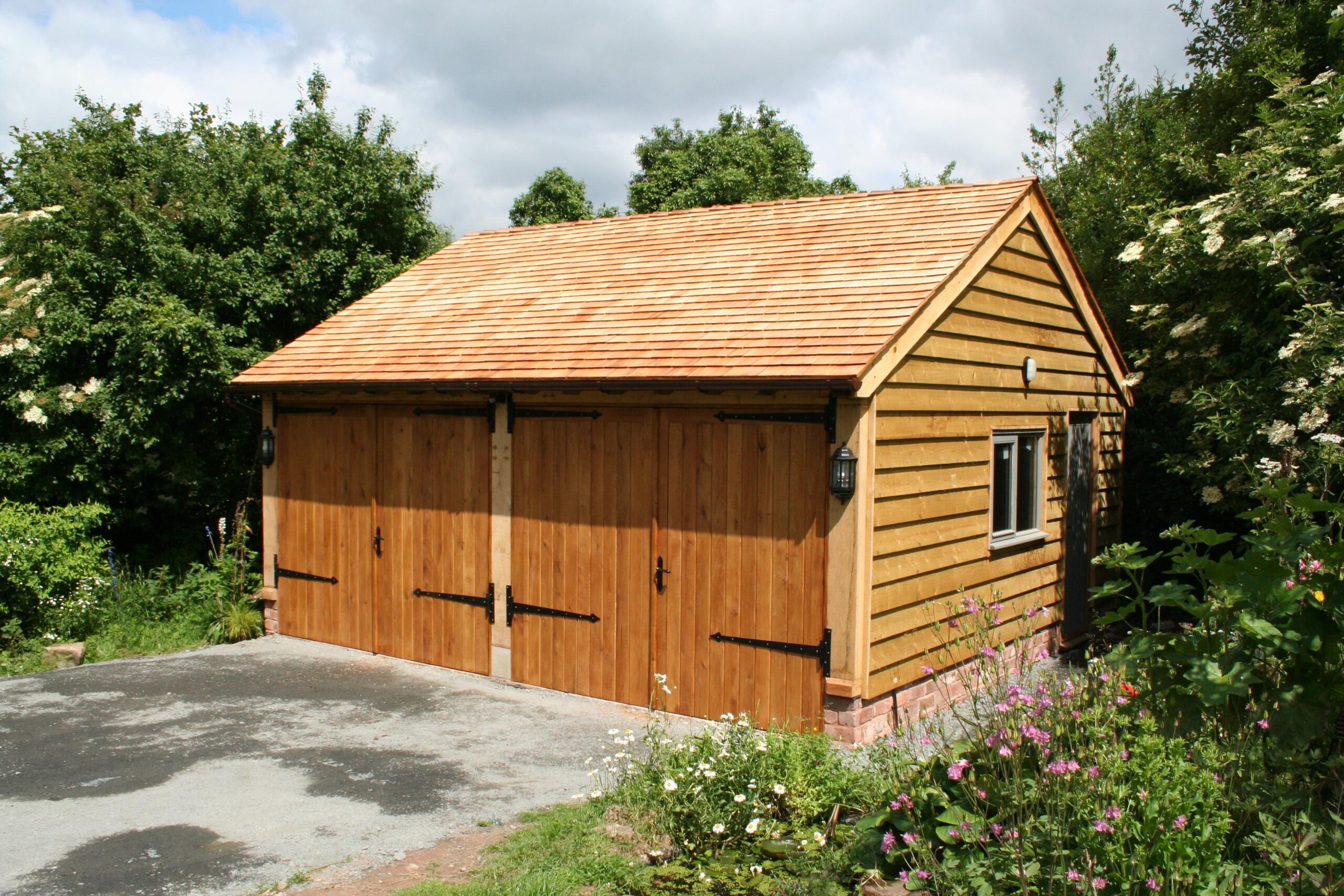 image showing an Oak framed garage